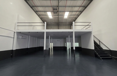 Warehouse for Rent in Al Quoz 2 – 5,000 Sqft | 10m Height | 50kW Power | AED 300,000/Year | High-End Cafe & Creative Use
