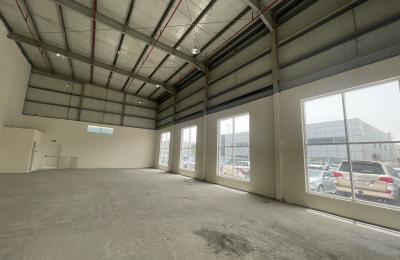 Premium Road-Facing Warehouse in Al Quoz Creative Zone – 5,541 Sqft | Full Glass Elevation | Maximum Branding Visibility | AED 1,100,000 Annually | Immediate Occupancy