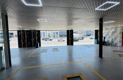 Commercial Warehouse/Showroom for Rent in Al Quoz 4 – 6,640 Sqft | Garage & Tyre Shop Activity | AED 1,275,000/Year | Newly Renovated