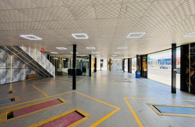 Commercial Warehouse/Showroom for Rent in Al Quoz 4 – 6,640 Sqft | Garage & Tyre Shop Activity | AED 1,275,000/Year | Newly Renovated