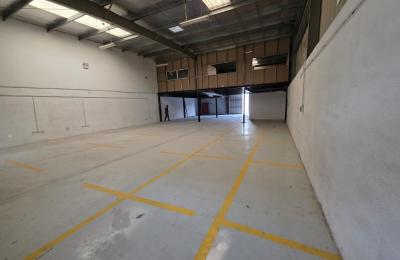 Compact Storage Warehouse with Offices in Ras Al Khor – 4,200 Sqft (G+M) | 3 Offices + Reception | AED 200,000 Annually | Storage & Office Ready